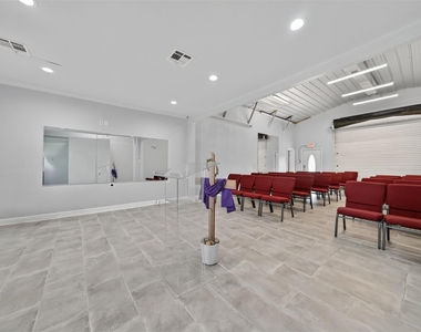 2213 Ellis Drive - Photo Thumbnail 7