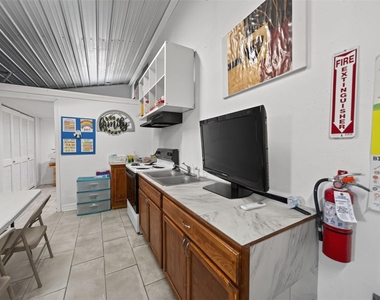 2213 Ellis Drive - Photo Thumbnail 22