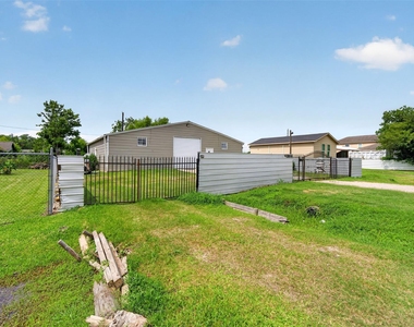 2213 Ellis Drive - Photo Thumbnail 29