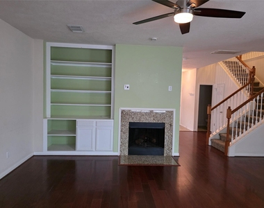 2715 Riverhollow Lane - Photo Thumbnail 9