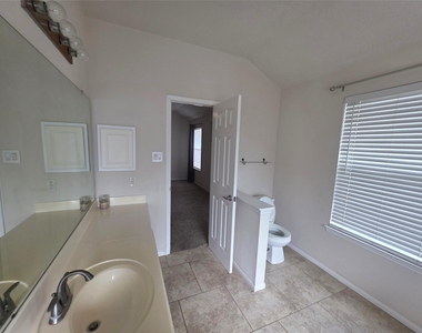 2715 Riverhollow Lane - Photo Thumbnail 29