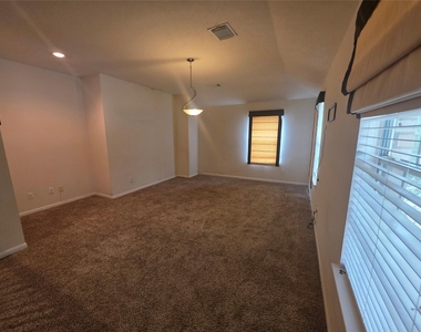 2715 Riverhollow Lane - Photo Thumbnail 21
