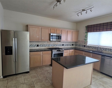 2715 Riverhollow Lane - Photo Thumbnail 15