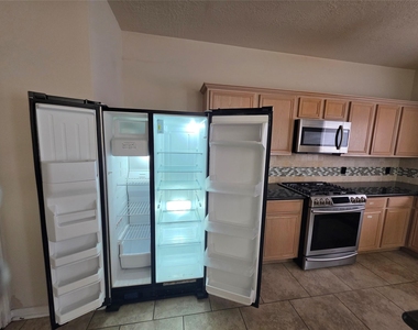 2715 Riverhollow Lane - Photo Thumbnail 18