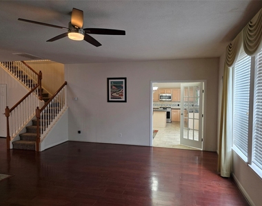 2715 Riverhollow Lane - Photo Thumbnail 10