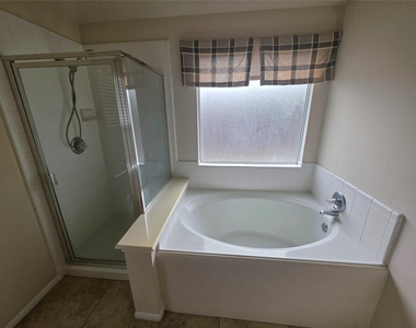 2715 Riverhollow Lane - Photo Thumbnail 28