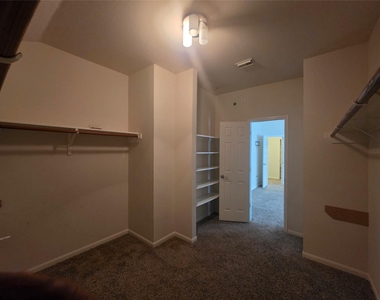 2715 Riverhollow Lane - Photo Thumbnail 32