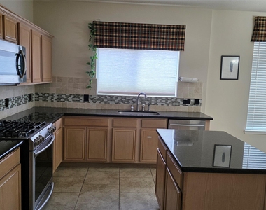 2715 Riverhollow Lane - Photo Thumbnail 13