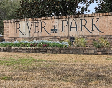 2715 Riverhollow Lane - Photo Thumbnail 42