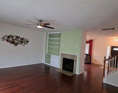 2715 Riverhollow Lane - Photo Thumbnail 8