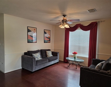 2715 Riverhollow Lane - Photo Thumbnail 4