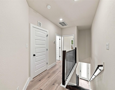 5610 Kittridge Street - Photo Thumbnail 12