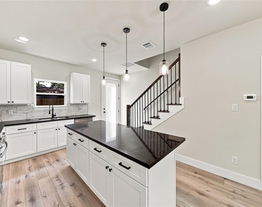 5610 Kittridge Street - Photo Thumbnail 6