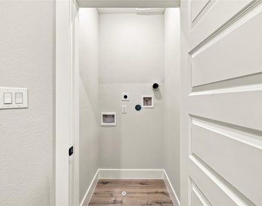 5610 Kittridge Street - Photo Thumbnail 13