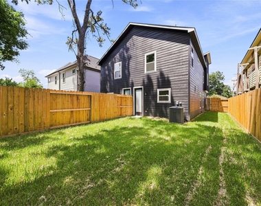 5610 Kittridge Street - Photo Thumbnail 24