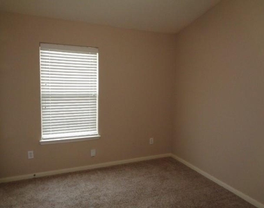 8606 Sunset Pond Drive - Photo Thumbnail 11