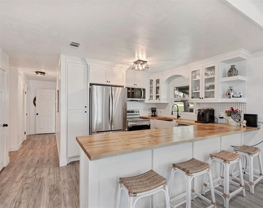 354 Edgewater Way - Photo Thumbnail 8