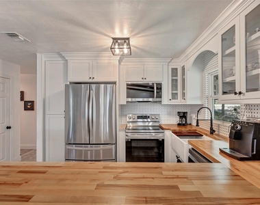 354 Edgewater Way - Photo Thumbnail 9