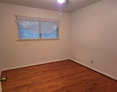 8918 Mobud Drive - Photo Thumbnail 11