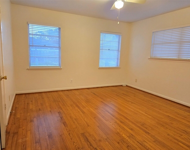 8918 Mobud Drive - Photo Thumbnail 9
