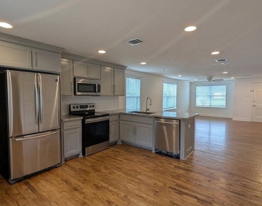 212 Milwaukee Street - Photo Thumbnail 2