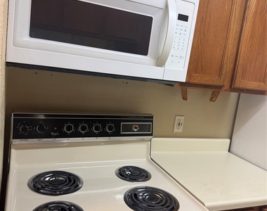 2121 Hepburn Street - Photo Thumbnail 8