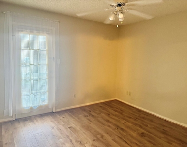 2121 Hepburn Street - Photo Thumbnail 10