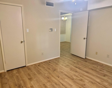 2121 Hepburn Street - Photo Thumbnail 13