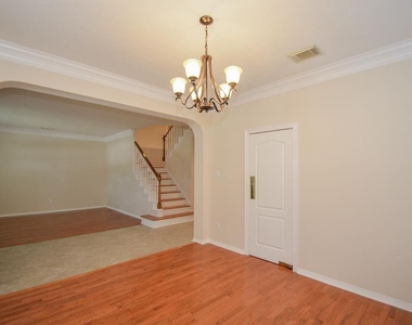 910 Chinni Court - Photo Thumbnail 4