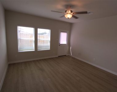 124 Rising Cedar Lane - Photo Thumbnail 8