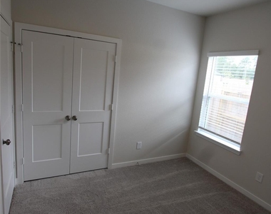 124 Rising Cedar Lane - Photo Thumbnail 15