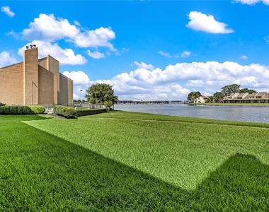 12600 Melville Drive - Photo Thumbnail 21
