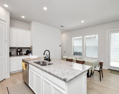 1538 Park Path Drive - Photo Thumbnail 9