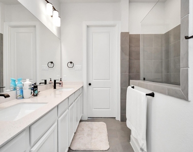 1538 Park Path Drive - Photo Thumbnail 16