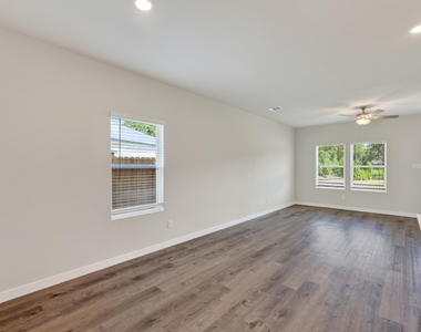 7762 Bergamot Circle - Photo Thumbnail 15