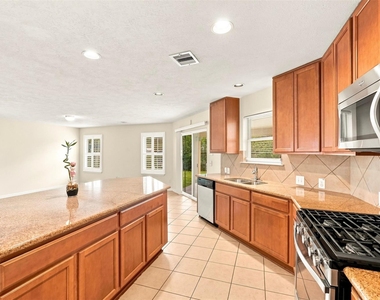 12410 Skyview Star Court - Photo Thumbnail 11
