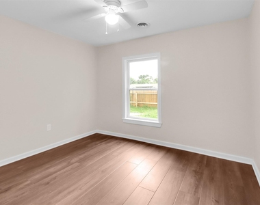 1606 W Humble Street - Photo Thumbnail 4