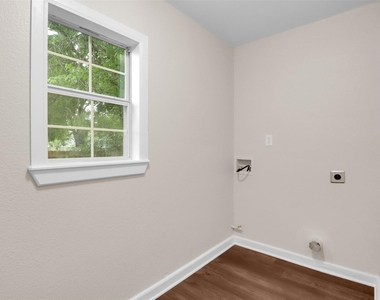 1606 W Humble Street - Photo Thumbnail 8