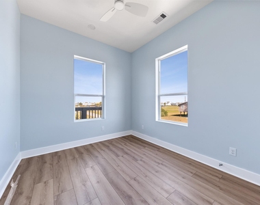 4026 5th Street - Photo Thumbnail 11