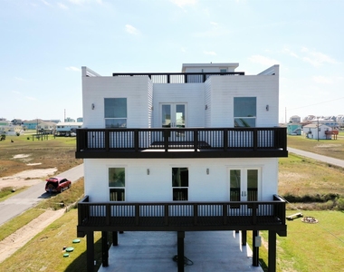 4026 5th Street - Photo Thumbnail 2