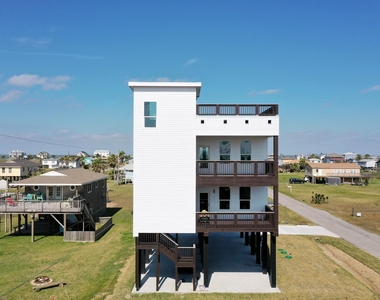 4026 5th Street - Photo Thumbnail 3