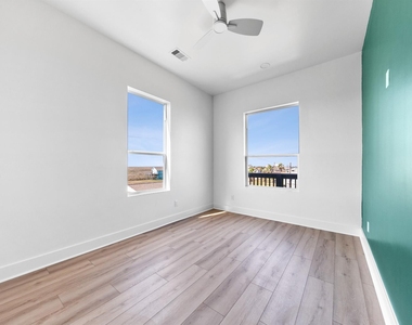 4026 5th Street - Photo Thumbnail 15