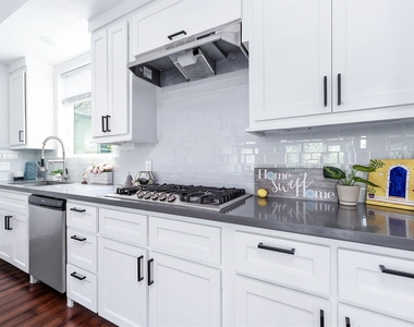 1721 Henderson Street - Photo Thumbnail 13