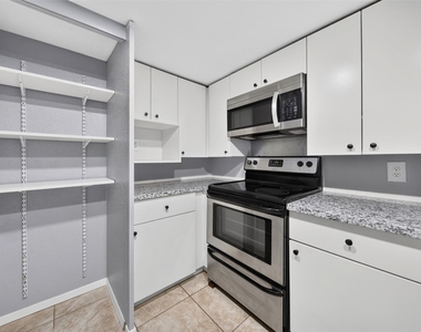 9009 Richmond Avenue - Photo Thumbnail 6