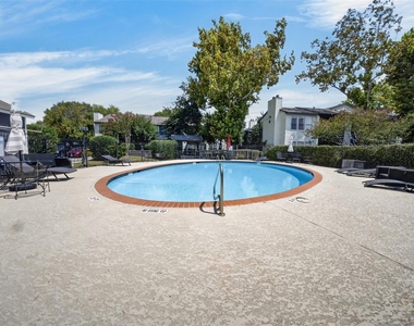9009 Richmond Avenue - Photo Thumbnail 14