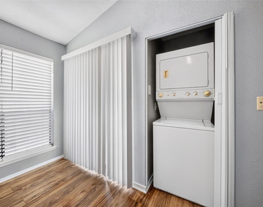 9009 Richmond Avenue - Photo Thumbnail 11