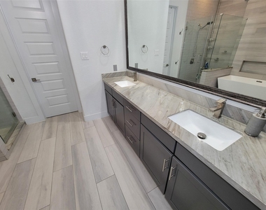 1123 Paige Street - Photo Thumbnail 38
