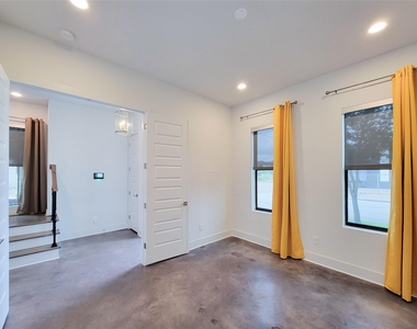 1123 Paige Street - Photo Thumbnail 18