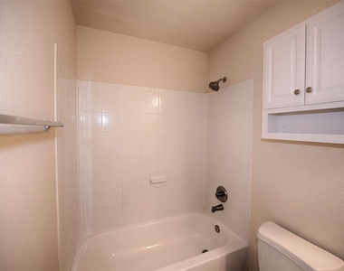 106 Easton Glen Lane - Photo Thumbnail 14