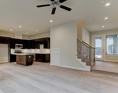 9419 Benbow Park Lane - Photo Thumbnail 2